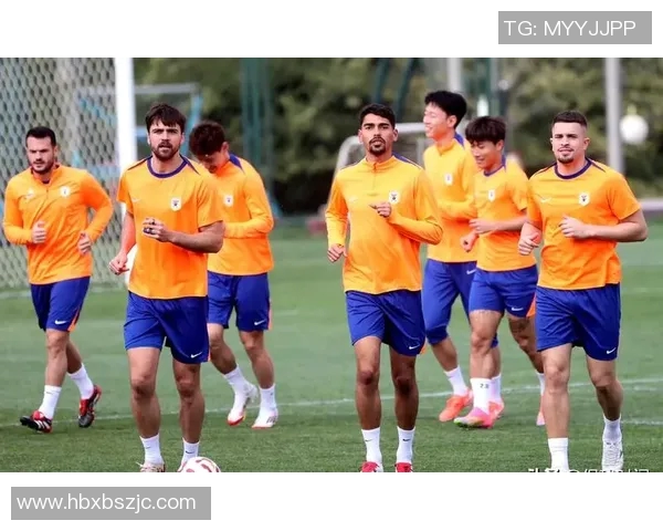 中国足球迎战圣多斯队全力争胜展现实力与团队精神